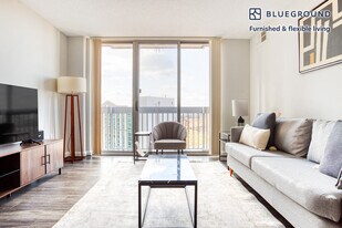 4835 Cordell Ave in Bethesda, MD - Building Photo