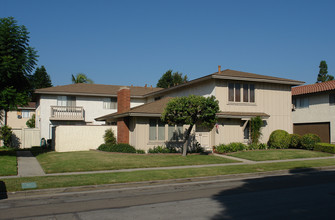 1221 S Sunburst Way in Anaheim, CA - Foto de edificio - Building Photo