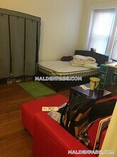 17-19-19 Washington St S, Unit 505 in Malden, MA - Foto de edificio - Building Photo