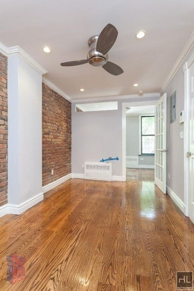 property at 521 E 5th St