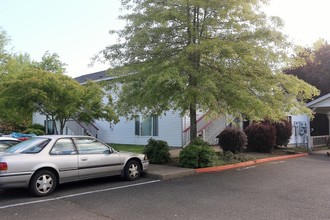 9th Street Apartments in Lebanon, OR - Building Photo - Building Photo