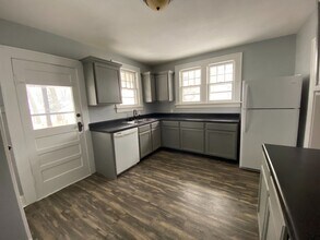 1020 E Delmar St in Springfield, MO - Building Photo - Building Photo