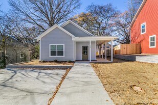239 Cedar St in Jackson, TN - Building Photo