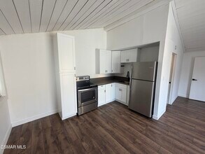 1332 Calle Crisantemo in Thousand Oaks, CA - Building Photo - Building Photo