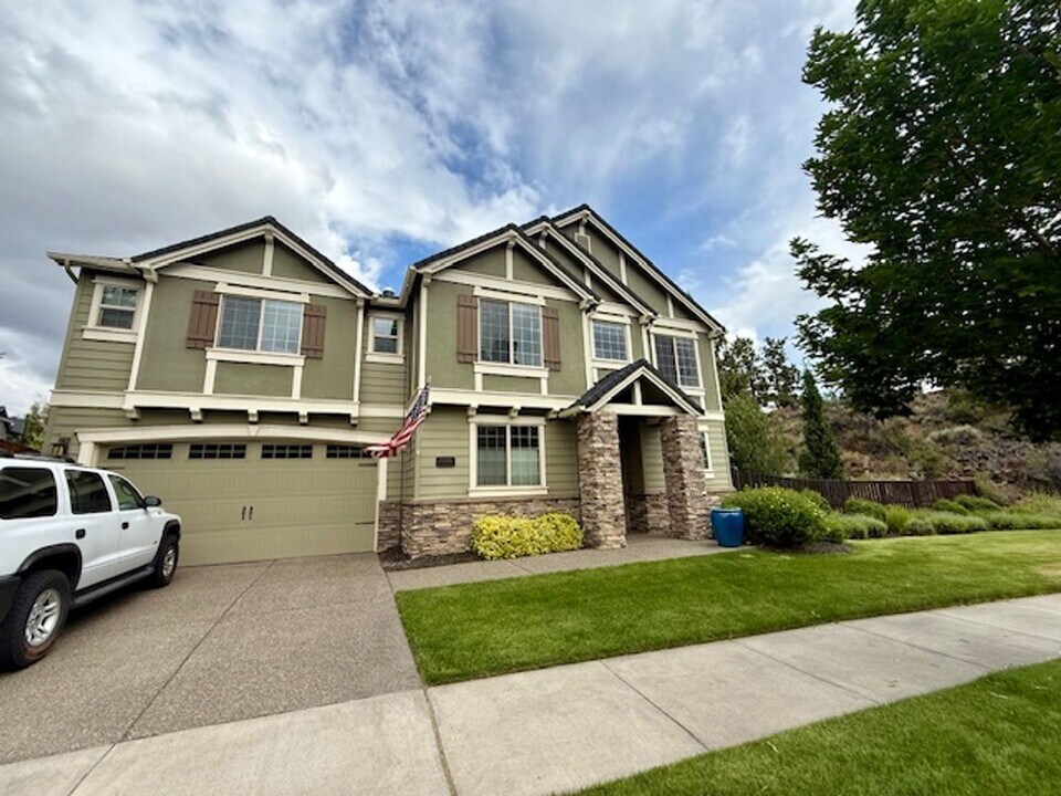 63192 Desert Sage St in Bend, OR - Building Photo