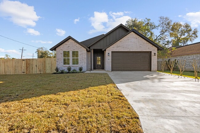 195 Teal Dr in Vidor, TX - Building Photo - Building Photo