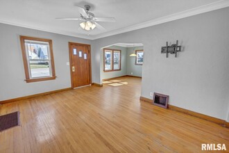 2919 N University St in Peoria, IL - Foto de edificio - Building Photo