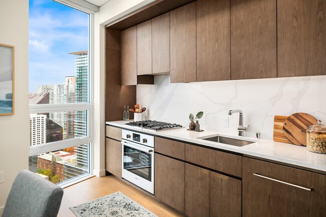 121 Stewart St in Seattle, WA - Building Photo - Building Photo