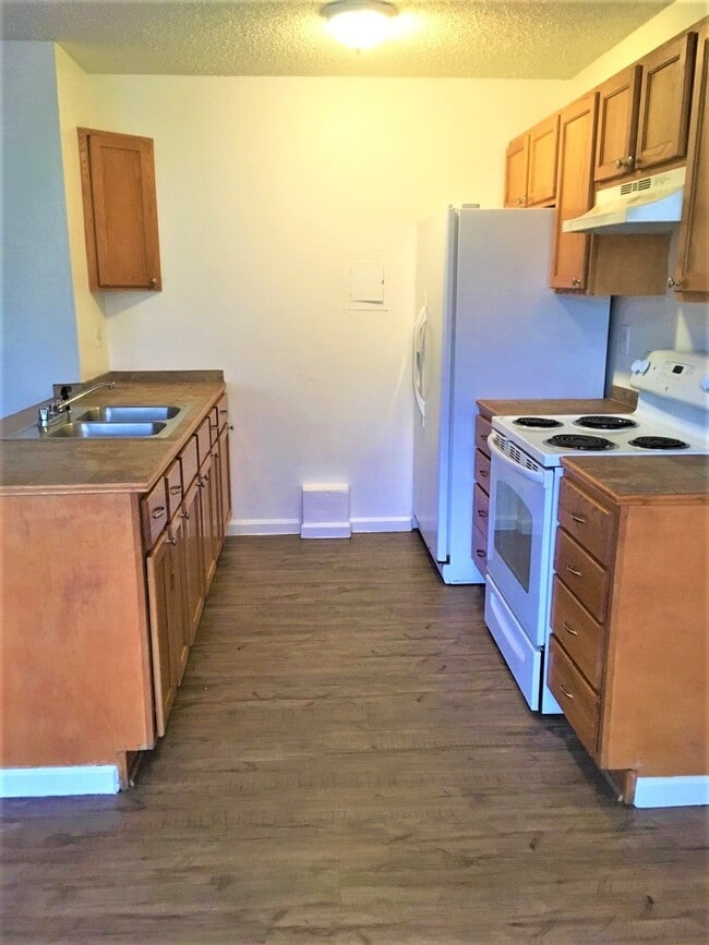 349 Gahart Dr, Unit B in Colorado Springs, CO - Building Photo - Building Photo