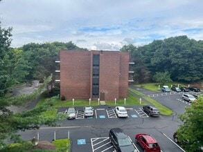 100 Ledgewood Dr, Unit 515 in Stoneham, MA - Foto de edificio - Building Photo