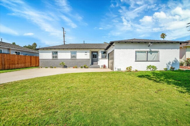 1007 N Mohawk Ave in Anaheim, CA - Foto de edificio - Building Photo