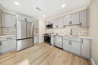 237 Weaver St in Greenwich, CT - Building Photo - Building Photo