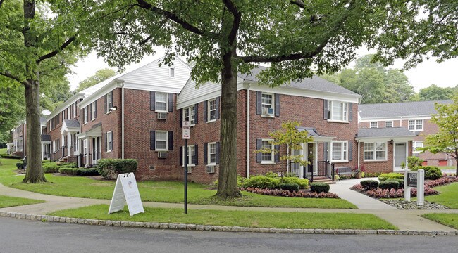 Alister Morristown in Morristown, NJ - Building Photo - Building Photo