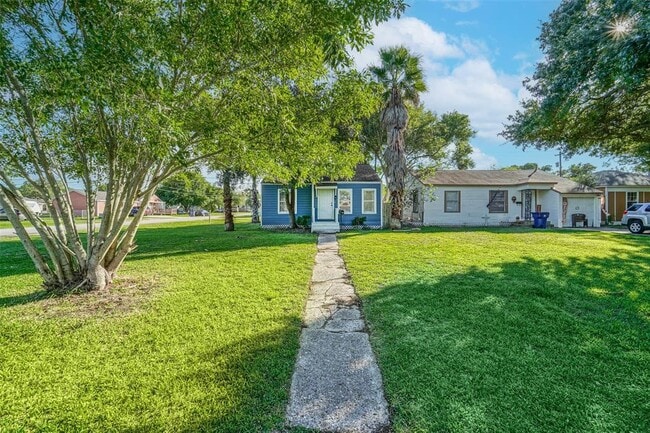 property at 201 19th St N