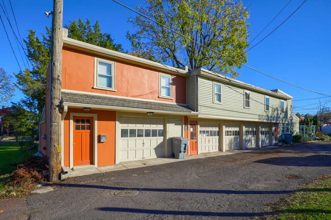 245 S Hanover St in Pottstown, PA - Building Photo - Primary Photo