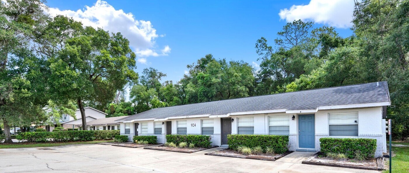 950 Smith St in Orange City, FL - Building Photo