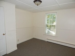 28 Old Post Rd in Westerly, RI - Building Photo - Building Photo