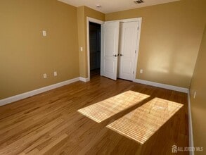 256 Myrtle Ave in Fort Lee, NJ - Building Photo - Building Photo