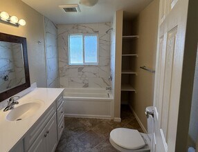 950 E Belfield Ave in Sequim, WA - Building Photo - Building Photo