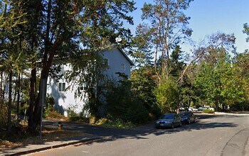 1642 20th St in Southworth, WA - Building Photo - Building Photo