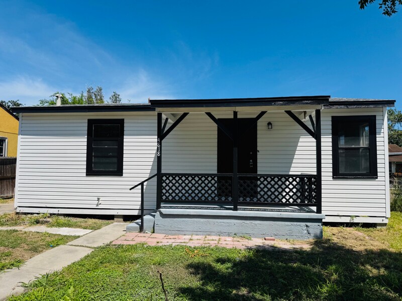 4818 Hamlett Dr in Corpus Christi, TX - Building Photo