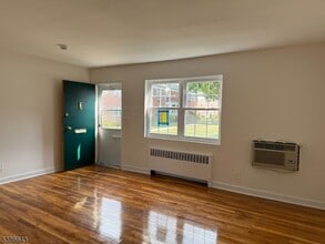 13 W Roselle Ave in Roselle Park, NJ - Building Photo - Building Photo
