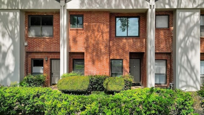 2608 Bering Dr
