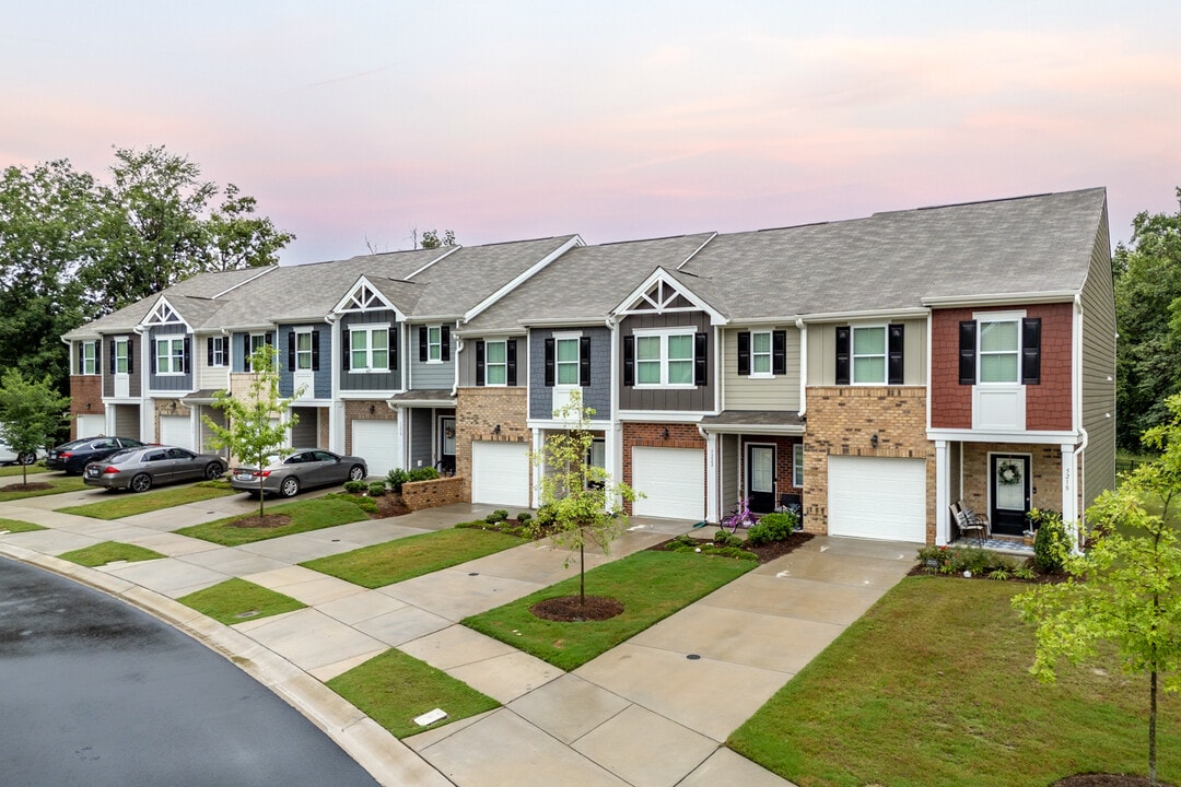 Mintworth Commons in Matthews, NC - Building Photo