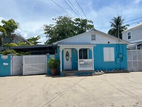 1515 Josephine St in Key West, FL - Foto de edificio - Building Photo