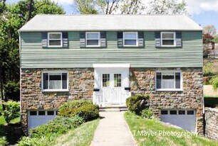 1733-1735-1735 Helen Dr in Pittsburgh, PA - Building Photo