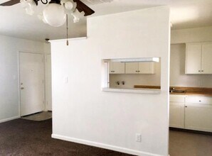 1414 Rodgers Rd in Hanford, CA - Building Photo - Building Photo
