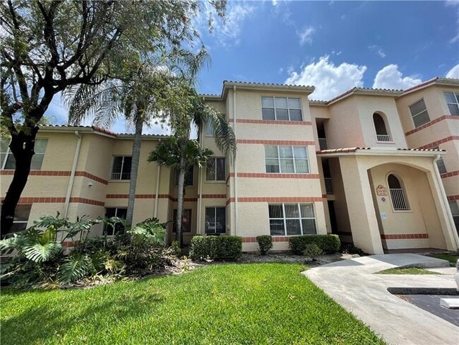 property at 3430 Pinewalk Dr N