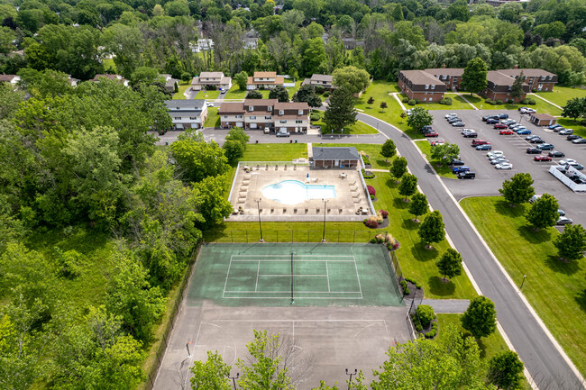 Willowbrooke Apartments & Townhomes in Brockport, NY - Foto de edificio - Building Photo