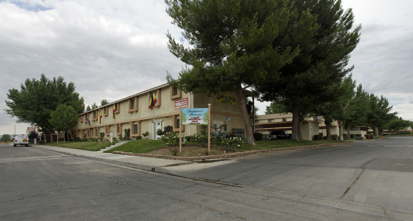 Summer Breeze Apartments in Victorville, CA - Building Photo