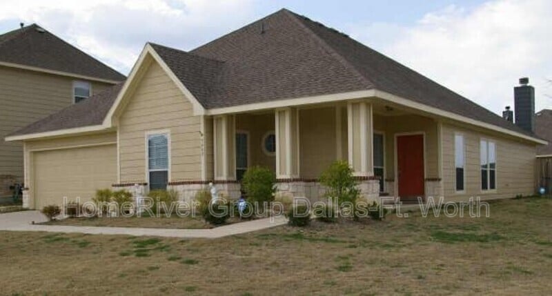 9400 Saw Dust Dr in McKinney, TX - Building Photo