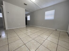 2201 Ave G in Fort Pierce, FL - Building Photo - Building Photo