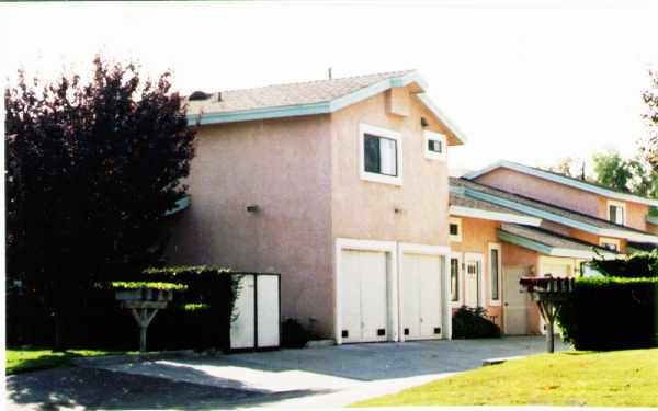 8641 Moody St in Cypress, CA - Foto de edificio - Building Photo