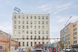 55 S 11th St in Brooklyn, NY - Foto de edificio - Building Photo