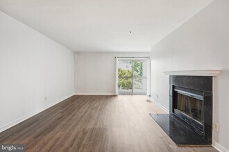 10248 Appalachian Cir in Oakton, VA - Building Photo - Building Photo
