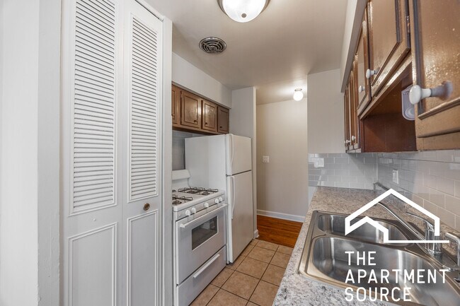 6011 N Winthrop Ave in Chicago, IL - Building Photo - Building Photo