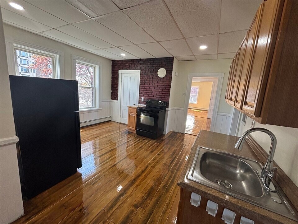45 Fountain St in Worcester, MA - Building Photo