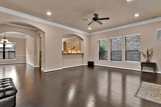 2725 King's Retreat Cir in Houston, TX - Foto de edificio - Building Photo