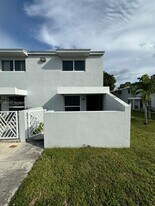 483 NW 19th St in Miami, FL - Building Photo