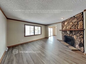 11932 Pennsylvania Ave N in Champlin, MN - Foto de edificio - Building Photo