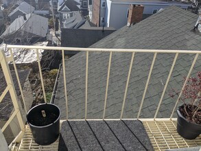 58 Atherton St, Unit 3 in Somerville, MA - Foto de edificio - Building Photo