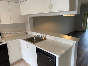 16703 Hemingway Dr in Weston, FL - Building Photo - Building Photo