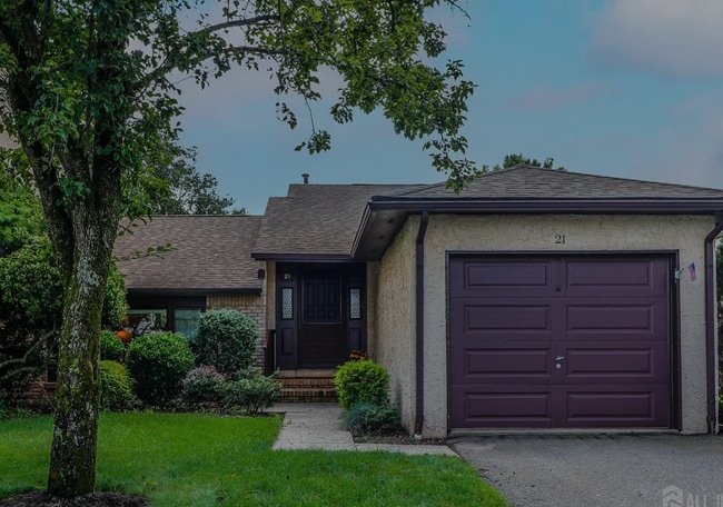 21 Teaberry Dr in Edison, NJ - Foto de edificio - Building Photo