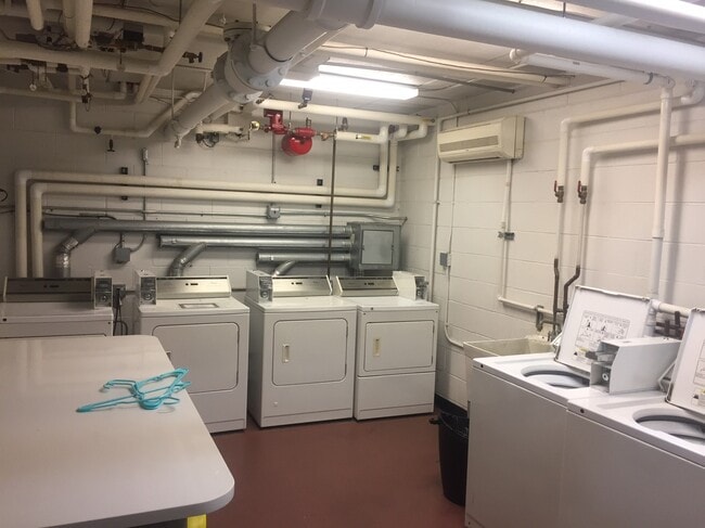 1630 W National Ave in Milwaukee, WI - Building Photo - Building Photo