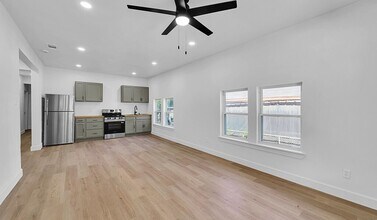 2111 Lasker Ave in Waco, TX - Building Photo - Building Photo