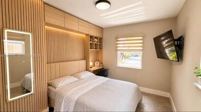 2425 SW 21st Ter, Unit 1 in Miami, FL - Foto de edificio - Building Photo